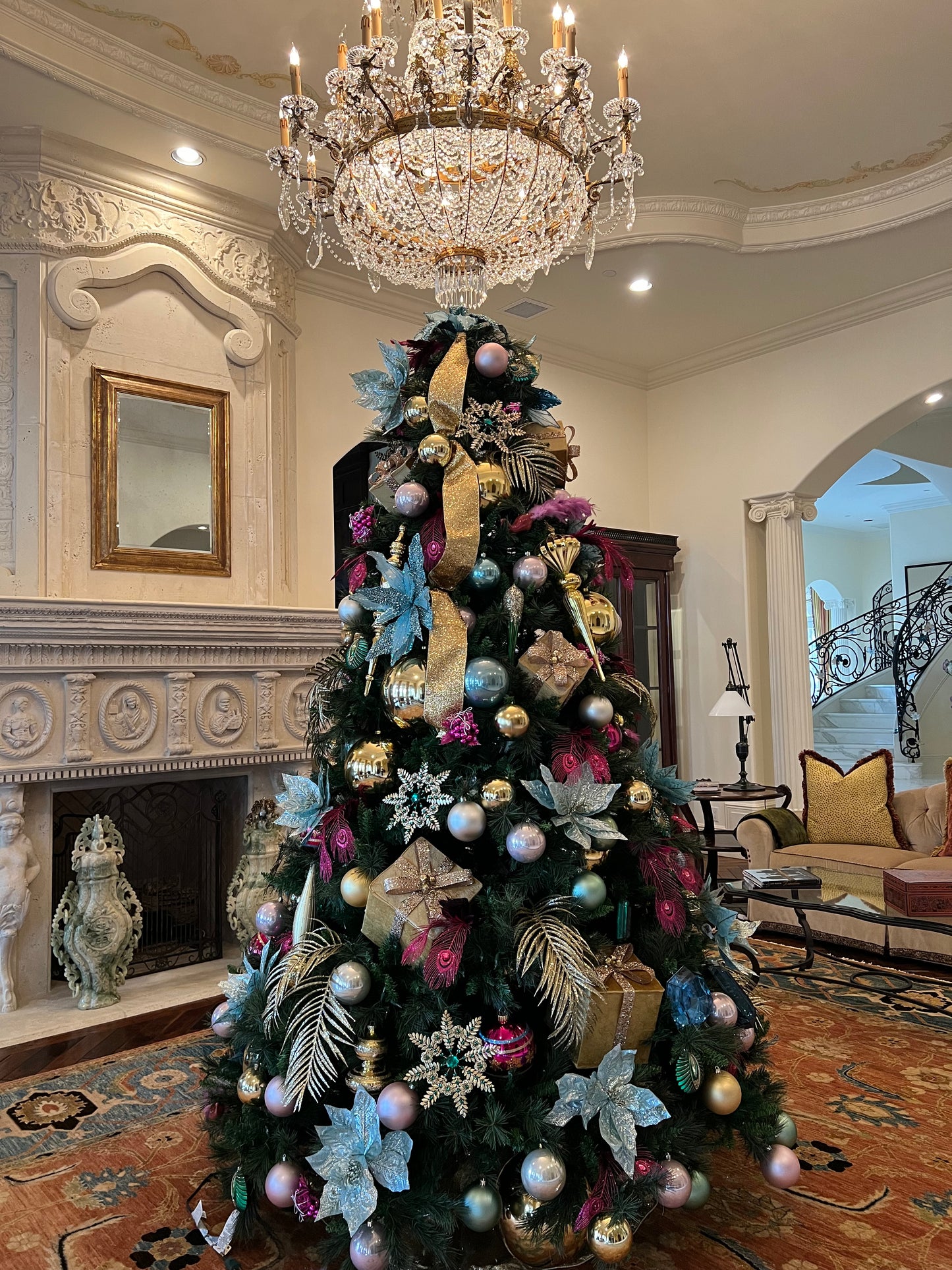 HOLIDAY DECOR
