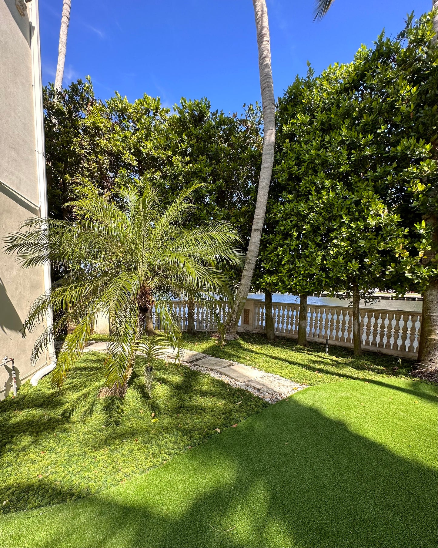 ARTIFICIAL TURF & GROUND COVERAGE