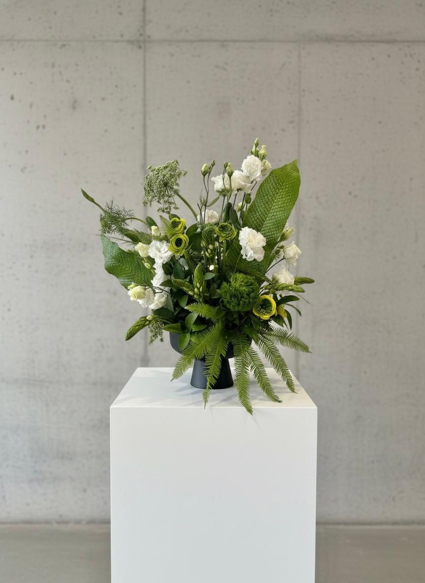 Tropical Ranunculus arrangement