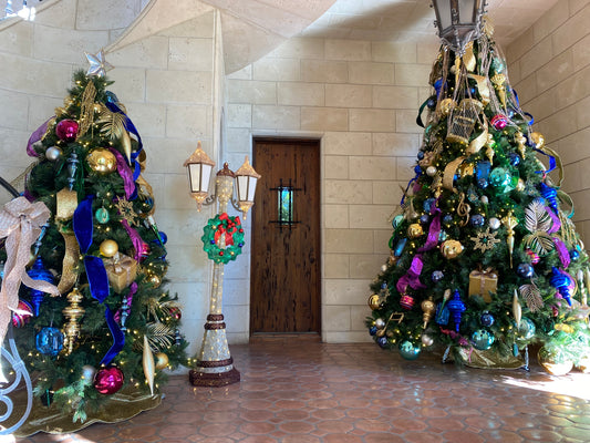 HOLIDAY DECOR