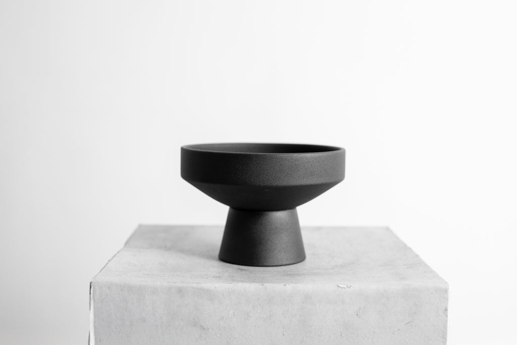 Onyx Pedestal Bowl: Modern Matte Planter & Floral Vessel