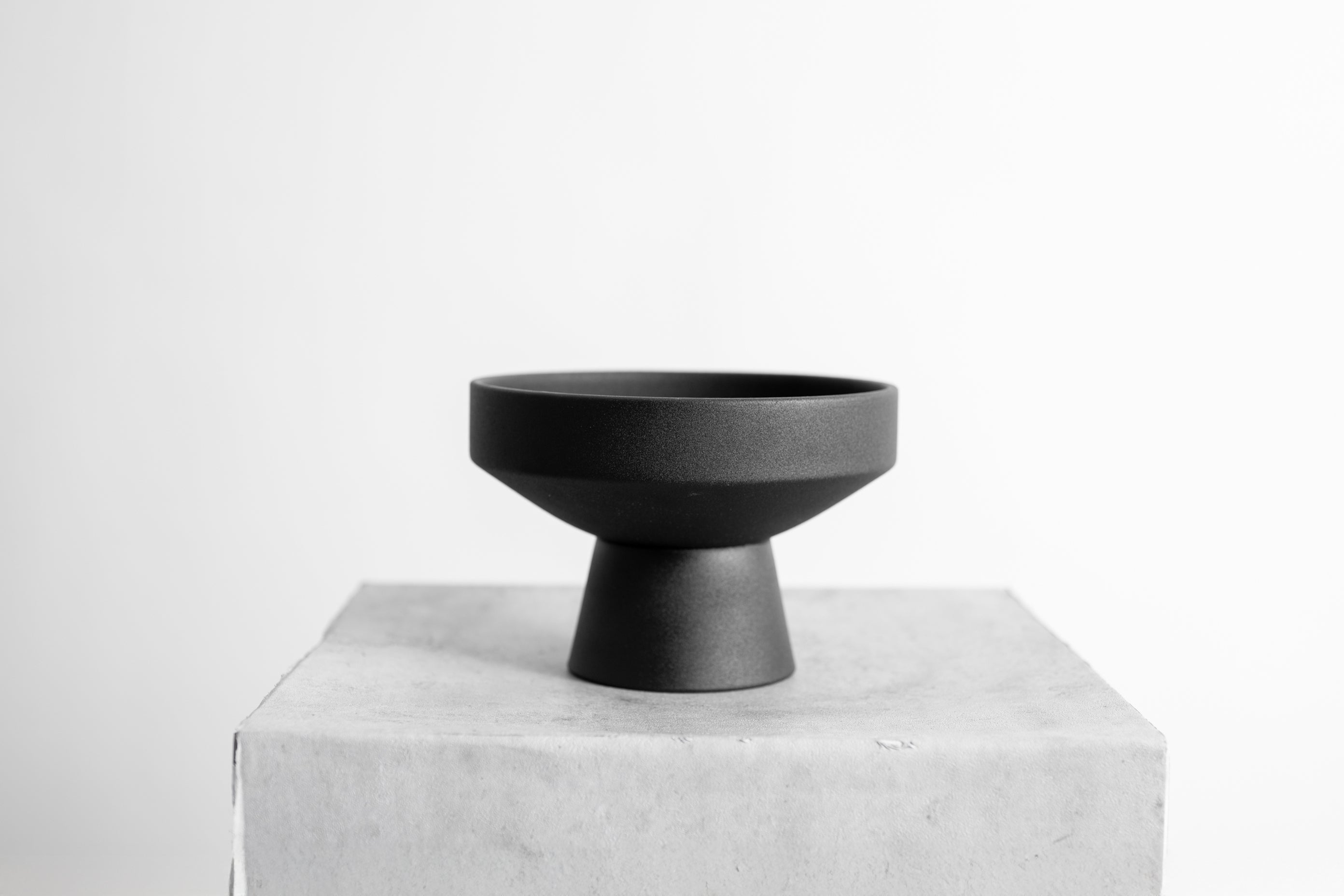 Onyx Pedestal Bowl: Modern Matte Planter & Floral Vessel