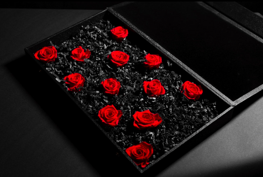 12 MINI ROSE FLORAL GIFT BOX
